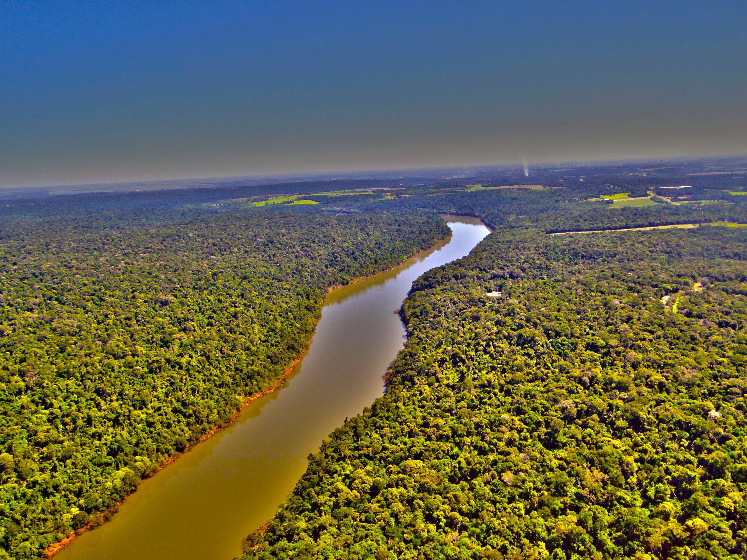 Моря озера реки южной америки. Аргентина река Парана. Река Парана Бразилия. Река Парана Южная Америка. Реки: Парана, Парагвай, Уругвай.